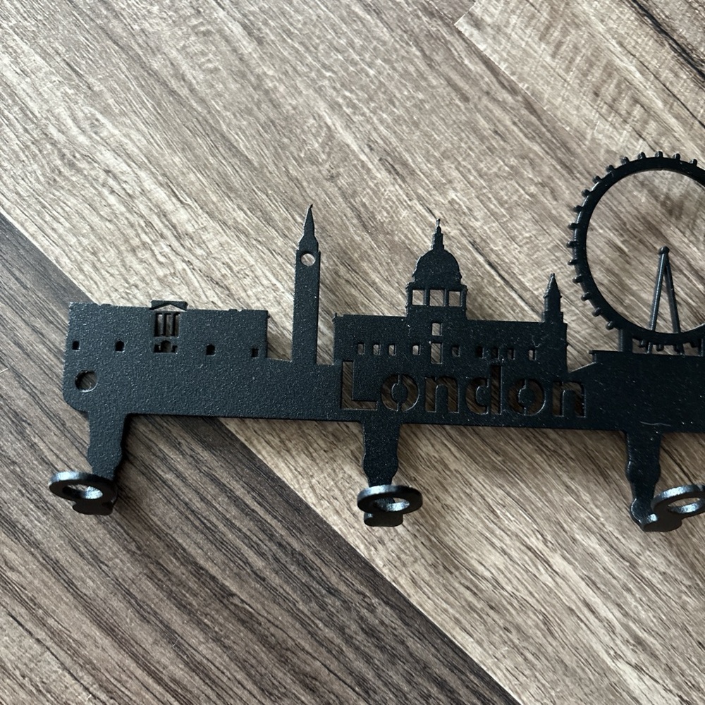 London Skyline metal Key Holder for wall. 11.5" long. Souvenir gift - Picture 2 of 8